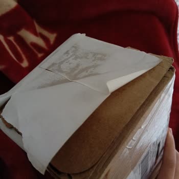 Teslim Edilmemiş Ve Lekeli Pakette Eksik Parfüm