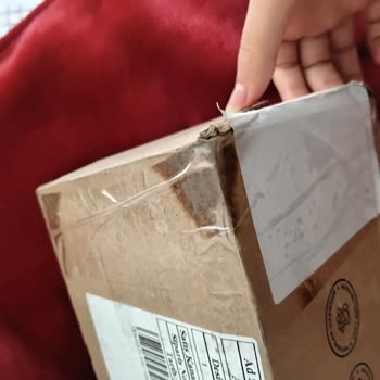 Teslim Edilmemiş Ve Lekeli Pakette Eksik Parfüm