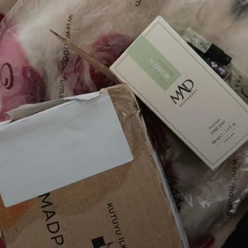 Teslim Edilmemiş Ve Lekeli Pakette Eksik Parfüm