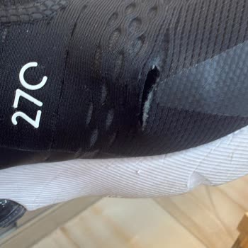 Nike Ayakkabısının Kısa Sürede Üst Kısmının Yırtılması Ve Değişim Talebi Reddedildi