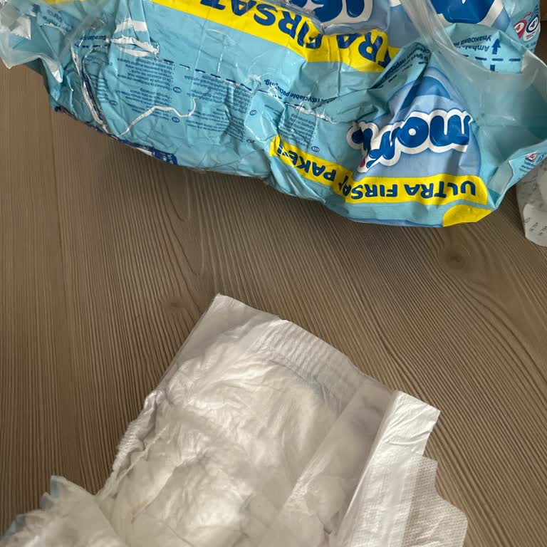 Molfix 4 Numaralı Bebek Bezinde Yan Bant Hasarı Ve Mağaza Yardımcı Olmadı