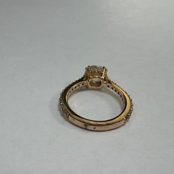Swarovski Yüzüğünde Çizik Ve Renk Değişimi Şikayeti