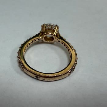 Swarovski Yüzüğünde Çizik Ve Renk Değişimi Şikayeti