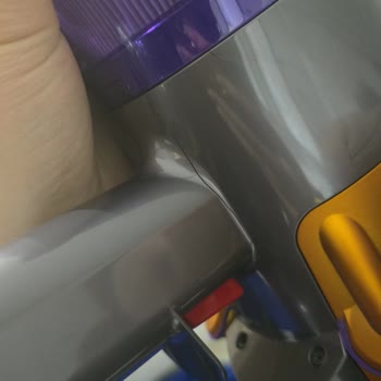 Dyson V15 Garanti Dışı Çatlak Kolu Ve Kendiliğinden Durma Sorunları Kabul Edilemez