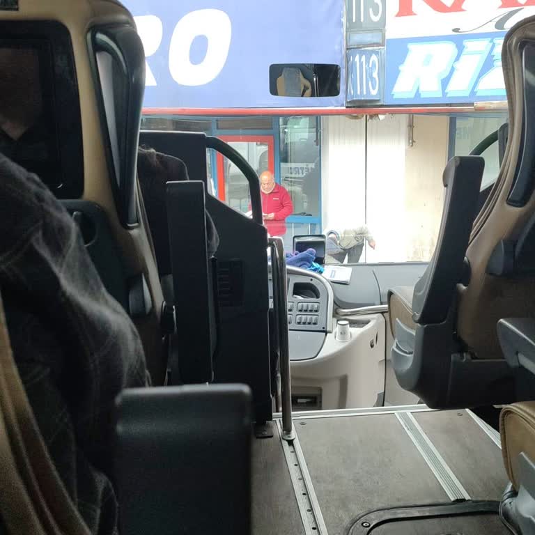 Metro Turizm Personelinin Yaşlı Müşteriye Saygısız Davranışı