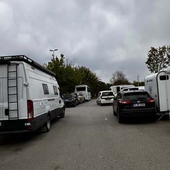 Küçükyalı Sahilinde Uzun Süreli Karavan İşgali Halkı Kısıtlıyor Ve Güvenliği Tehdit Ediyor