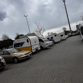Küçükyalı Sahilinde Uzun Süreli Karavan İşgali Halkı Kısıtlıyor Ve Güvenliği Tehdit Ediyor