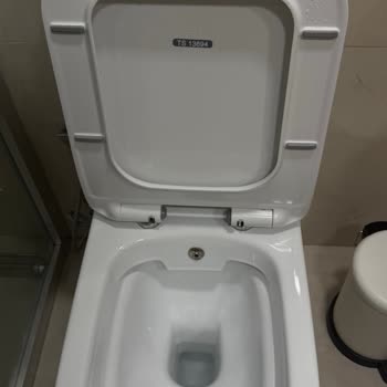 Su Sıçraması Ve Hijyen Sorunu Olan Klozet Takımı