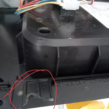 Garanti Altındaki Kombimde Dijital Panel Plastik Parçaları Kırıldı Ücretsiz Değişim Talebi