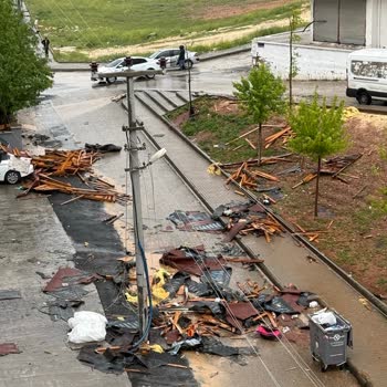 Kopan Kablolar Nedeniyle Elektriksiz Ev İçin Acil Onarım Gerekiyor
