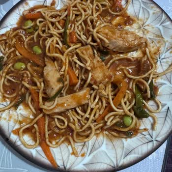 Amasya Merzifon File Market’te Satın Alınan Tavuklu Ramen Ürünün Çiğ Ve Kötü Koku Sorunu