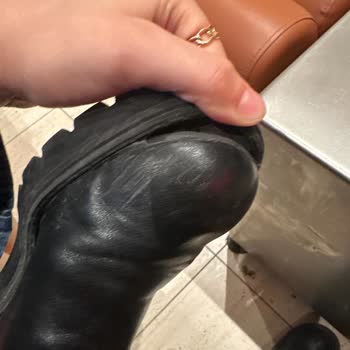 Pull An Bear Çekeli Botun Önü Açıldı Ve Derisi Soyulmaya Başladı