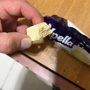 Ülker Alpella Gofretin İçinde Siyah Parçacıklar Olduğunu Fark Ettim