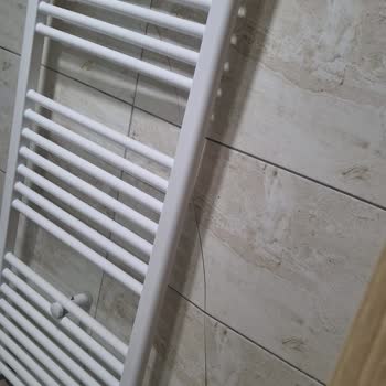 TOKİ Dairesinde Banyo Fayans Çatlakları Güvenlik Tehdidi