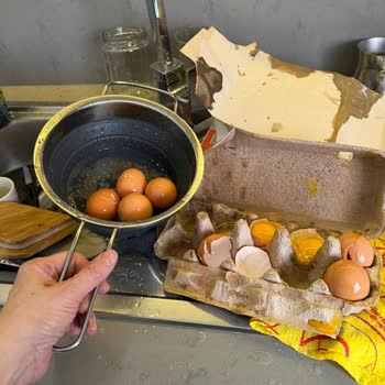 Kırık Yumurta Ve Hijyen Riski Nedeniyle Migros'tan Çöpten Teslim Alma Zorunluluğu