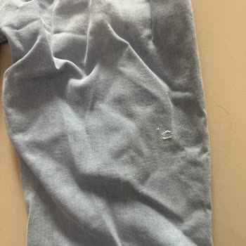Kırışık Ve Kokulu Çocuk Gömlek Takımında Defolu Pantolon, Değişim Şansı Yok