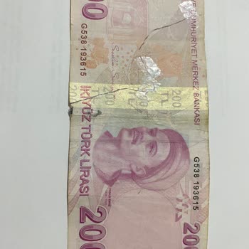 Yapı Kredi ATM'inden Alınan Yırtık Banknotlar Kabul Edilmiyor