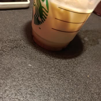 Starbucks Şubesinde Buzlu Latte Süt Kadar, Çalışan Şikayetimi Reddetti