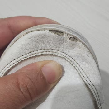 Kısa Sürede Çatlayan Spor Ayakkabılar İçin Değişim Ve İade Talebi