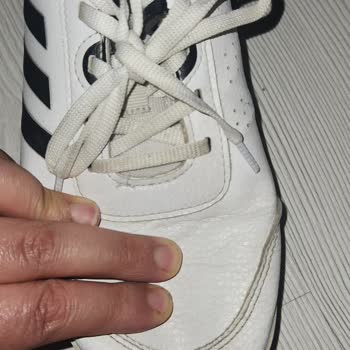 Kısa Sürede Çatlayan Spor Ayakkabılar İçin Değişim Ve İade Talebi
