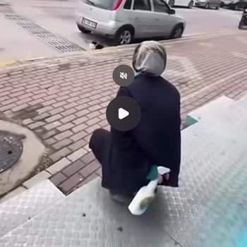 A101 Şubesinde Çalışanın Sokak Kedisine Yağ Çözücü Sıkması Ve Olayı Videoya Alması