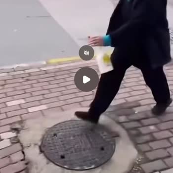 A101 Şubesinde Çalışanın Sokak Kedisine Yağ Çözücü Sıkması Ve Olayı Videoya Alması