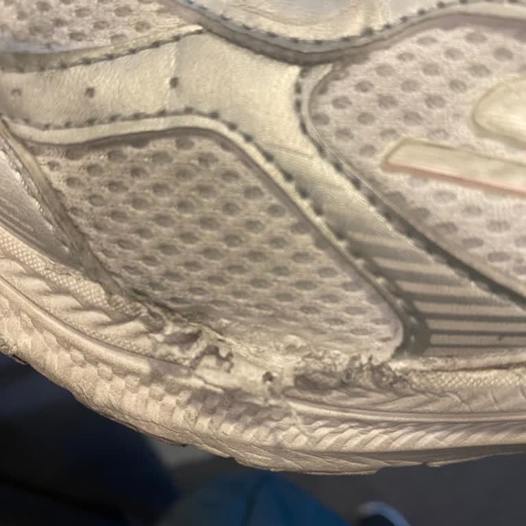Skechers Çocuk Ayakkabısının Hızlı Yırtılması Ve İade İsteği
