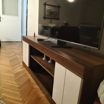 Philips 65 İnç TV Sağ Tarafta Eğik, Güvenlik Riski Ve Servis Cevabı Gelmedi
