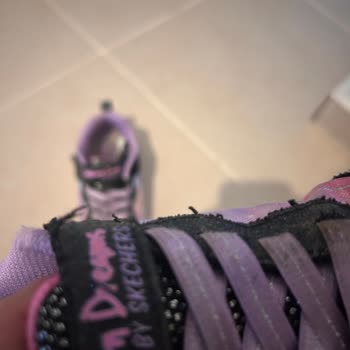 Skechers Çocuk Ayakkabısında Hızlı İplik Atması Ve Değişim Talebi