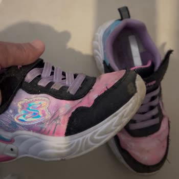 Skechers Çocuk Ayakkabısında Hızlı İplik Atması Ve Değişim Talebi