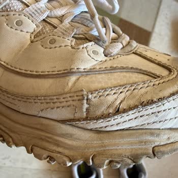 Skechers Kadın Ayakkabısında 6 Ayda Çatlak, Yırtık Ve Yara Sorunu: İade Talebi