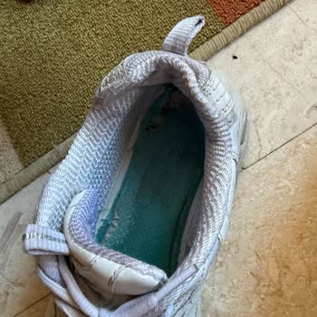 Skechers Kadın Ayakkabısında 6 Ayda Çatlak, Yırtık Ve Yara Sorunu: İade Talebi