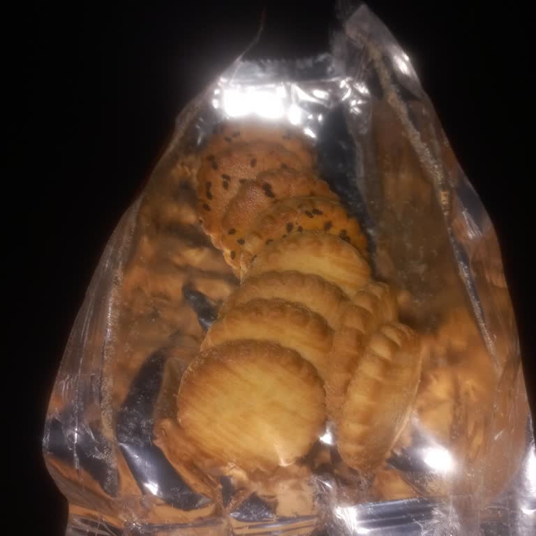Kurabiyenin Yarı Yarısında Çörek Otu Olmaması