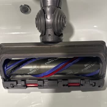 Dyson V15 Halı Aparatının Yapışması Ve Kullanım Zorluğu