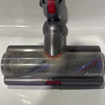 Dyson V15 Halı Aparatının Yapışması Ve Kullanım Zorluğu