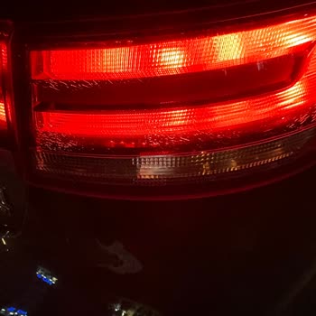 Audi A4 Stop Lambası Çatlakları Kronik Üretim Hatası Olarak Ücretsiz Değiştirilmelidir
