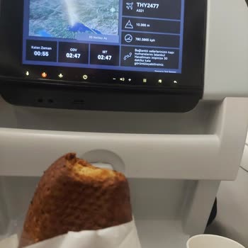 THY Uçuşunda Yanmış Poğaçalar Ve Açıklama Eksikliği
