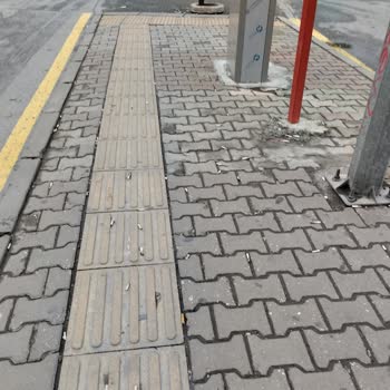 4. Levent Otobüs Durağında Sigara İçenlere Karşı Acil Denetim Talebi