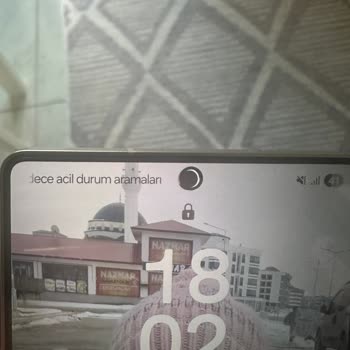 Ürün Açıklamasıyla Uymayan Ekran Koruyucu: Hava Kabarcıkları Ve Kamera Sorunu