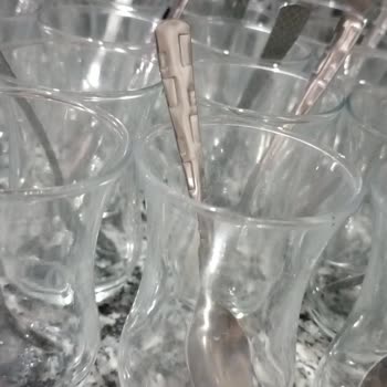 Yetiş Çamaşır Suyu Sonrası Paşabahçe Çay Bardakları Kullanılamaz Hale Geldi
