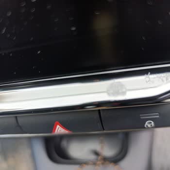 Citroën C3 Multimedya Alt Çerçevesi Yapışkanlığı Garanti Dışı Bırakıldı