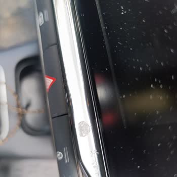 Citroën C3 Multimedya Alt Çerçevesi Yapışkanlığı Garanti Dışı Bırakıldı