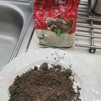 Arifoğlu Biber Ürününün Çamurumsu Görünümü Ve Sağlık Şüphesi