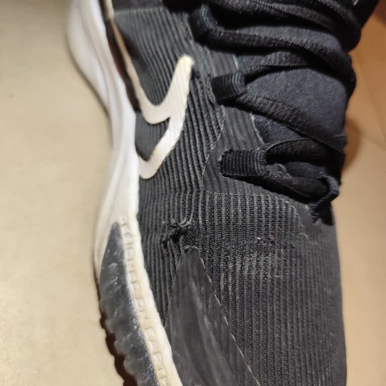 FLO Mağazasındaki Garantili Nike Ayakkabım 4 Ayda Yırtıldı, Değişim Talebim Reddedildi