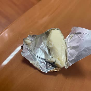 Karper Üçgen Peynirde Bulunan Küflü Plastik Parça Nedeniyle Şikayet Ve İade Talebi