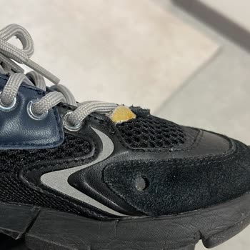 Lacoste Kadın Sneaker Parçasının Düşmesi Ve Değişim Talebi