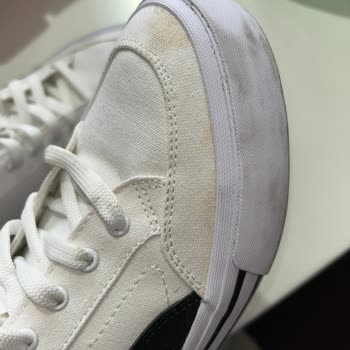 Deichmann Temizleyici Sprey Kirleri Çıkarmıyor, Ayakkabıyı Sarartıyor