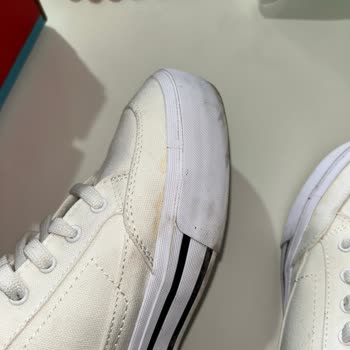 Deichmann Temizleyici Sprey Kirleri Çıkarmıyor, Ayakkabıyı Sarartıyor