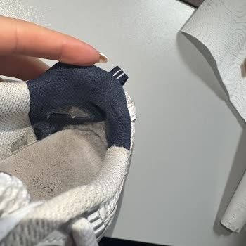 New Balance 530 Ayakkabısının Topuk Plastik Çıkıntısı Nedeniyle İade Ve Değişim Talebi
