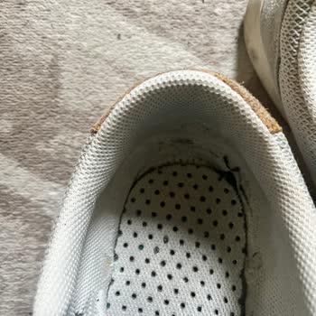 Decathlon Ayakkabısının Kısa Sürede Topuktan Yırtılması Ve Mağaza Çözüm Sunamaması